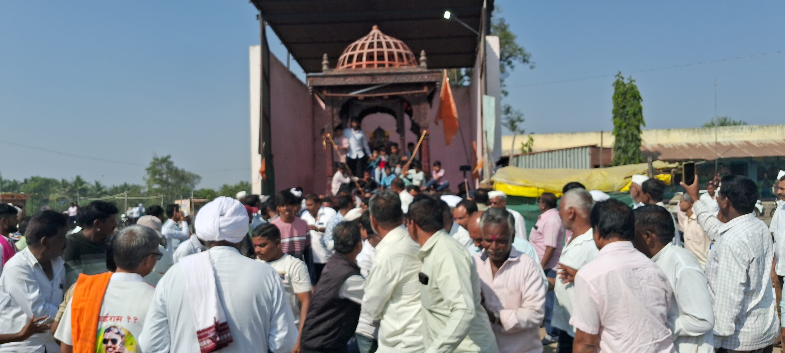 श्री सिद्धनाथ रथोत्सव प्रारंभ, रथाचे रिंगण … रथ रथगृहा बाहेर आणून पुजन…