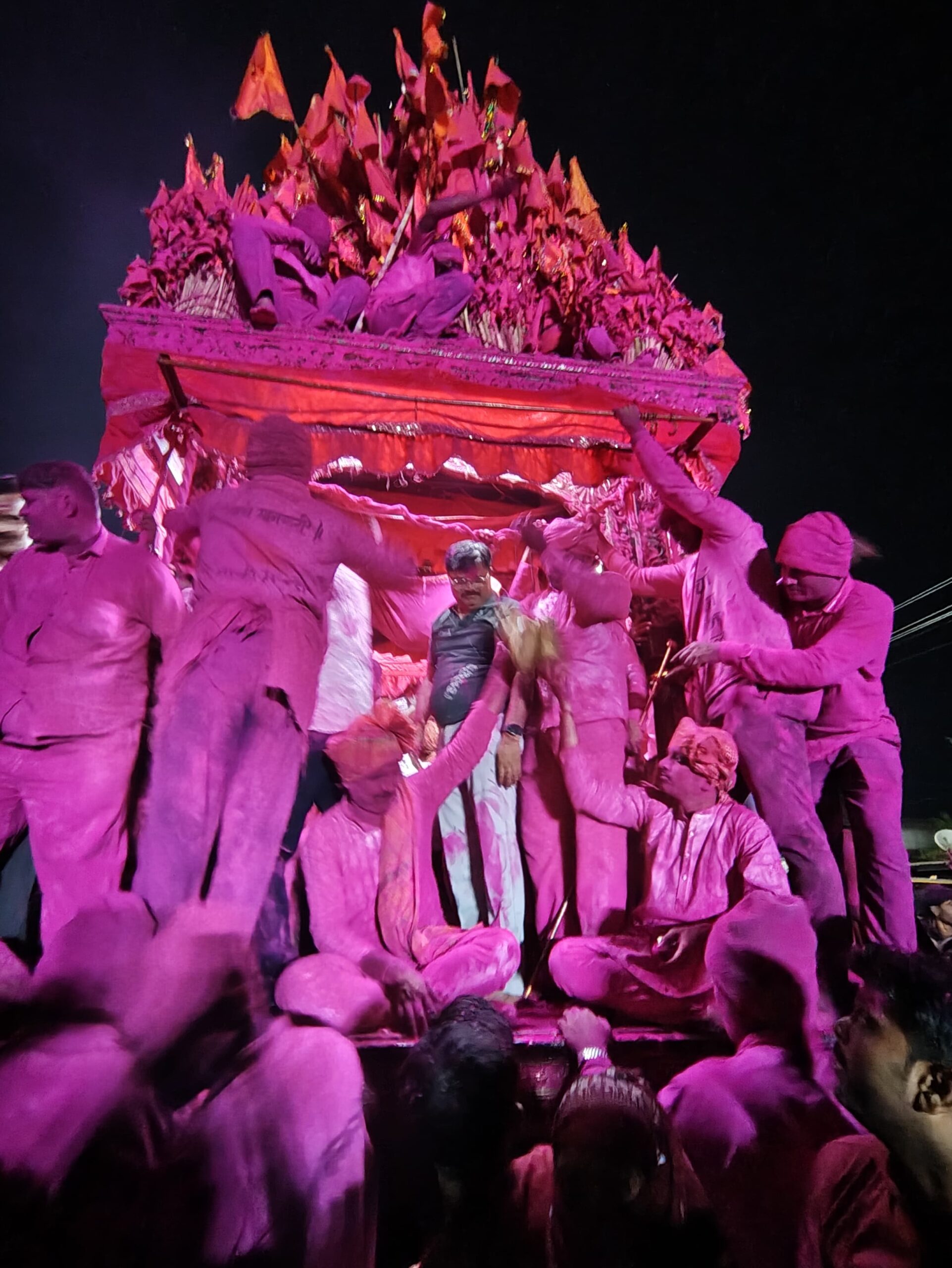 लाखो भक्तांच्या साक्षीने श्री सिद्धनाथांचा भव्य रथोत्सव