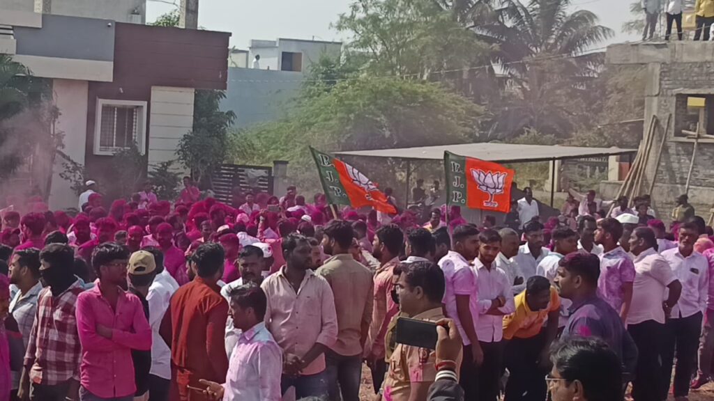 म्हसवड पालिकेवर भाजपचा झेंडा, विरोधकांचा सुपडासाफ, भाजप सर्व २१ ठिकाणी विजयी