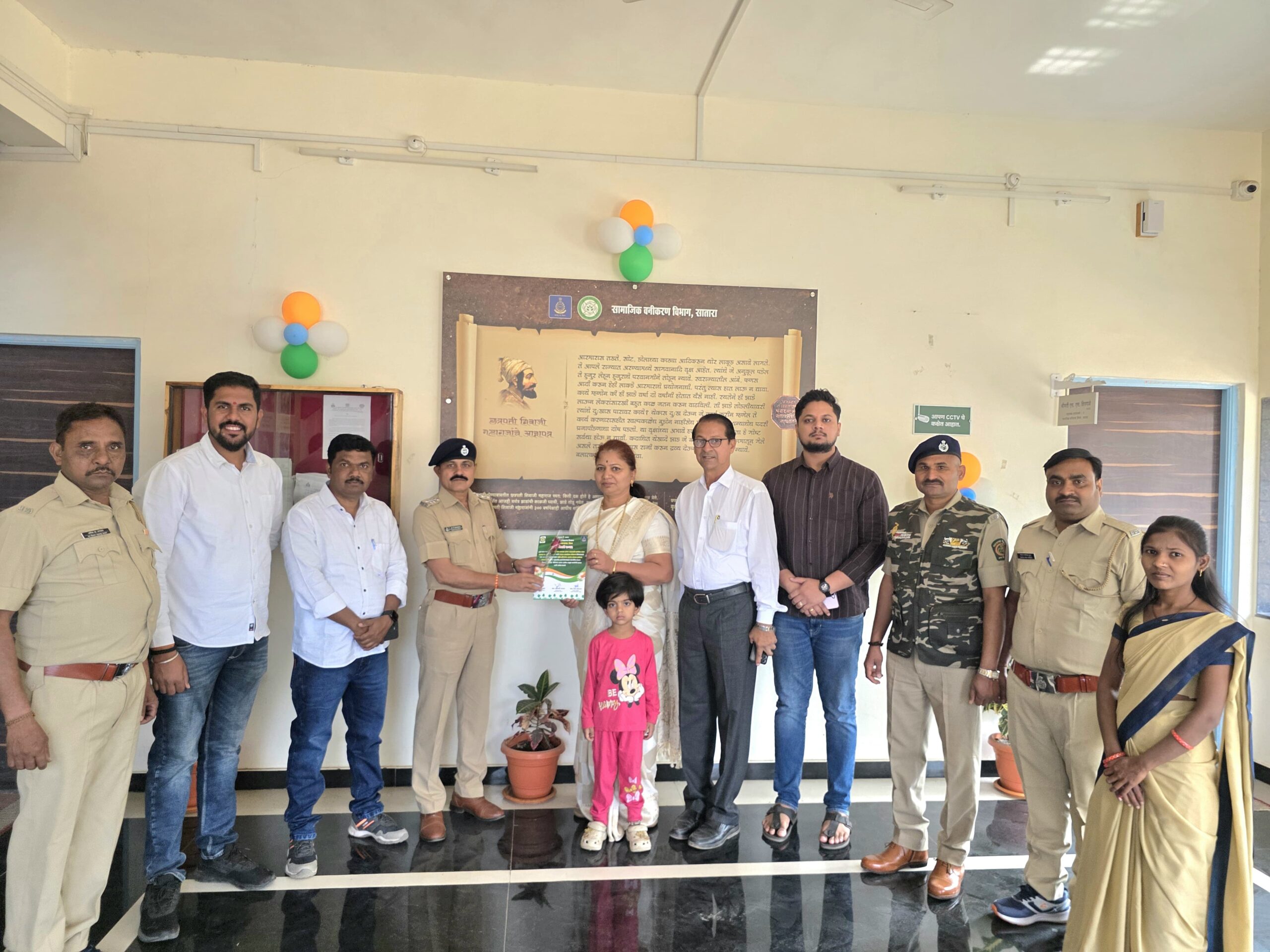 प्रजासत्ताक दिनानिमित्त जिल्हास्तरावर क्रांतिवीर शाळेचा सन्मान.