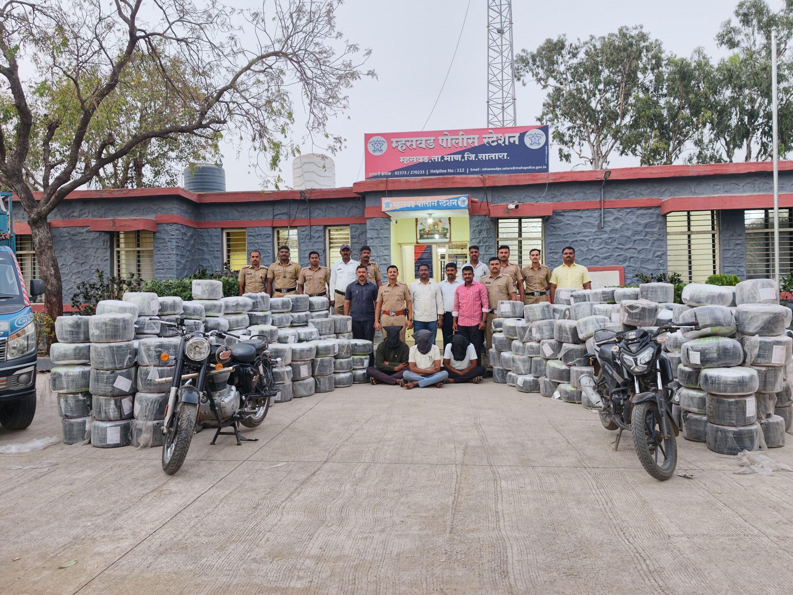 म्हसवड पोलिसांची धडाकेबाज कारवाई; 22.50 लाखांचा मुद्देमाल जप्त, लुटारू टोळी 12 तासांत जेरबंद