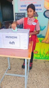क्रांतिवीर शाळा मुख्यमंत्रीपदी आयुध धावड, उपमुख्यमंत्रीपदी ईश्वरी त्रिगुणे व चेतन राठोड