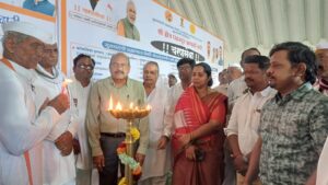 मुख्यमंत्री सहायता कक्ष आणि कै. आमदार काकासाहेब साळुंखे पाटील चॅरिटेबल ट्रस्ट सांगोलाच्यावतीने आयोजित चरणसेवा आणि आरोग्यसेवा शिबिरास वारकऱ्यांचा रेकॉर्डब्रेक प्रतिसाद