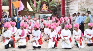 सांगोला विद्यामंदिरमध्ये लेझीमच्या तालावर आणि विद्यार्थ्यांच्या उत्साहात ‘श्रीं’ची दिमाखदार प्रतिष्ठापना.